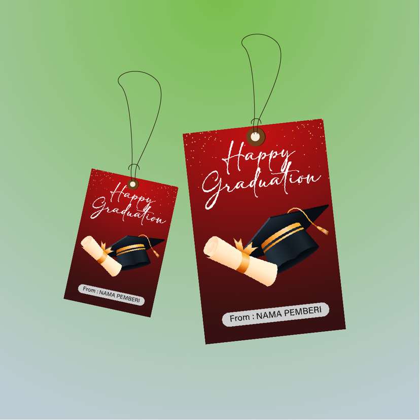 Hangtag Happy Graduation dengan Toga dan Ijazah Merah Marun - Image 1