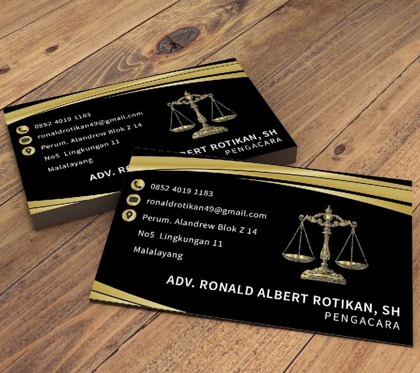 Kartu Nama Elegan dengan Aksen Emas Mewah - Image 1