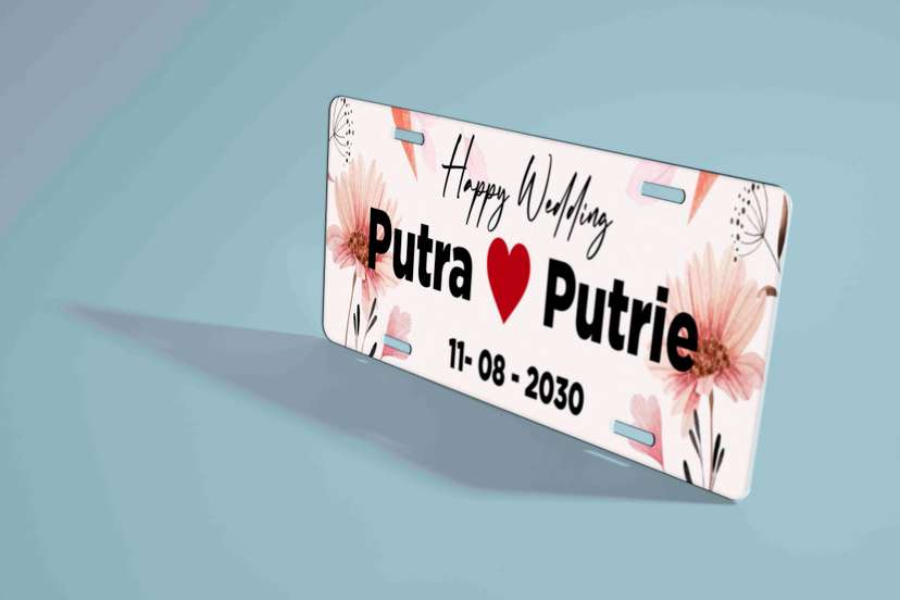 Plat Wedding Minimalis dengan Aksen Bunga Pink dan Nama Pasangan - Image 1