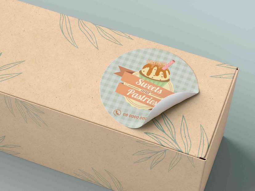 Stiker Desain Pastel Kotak-kotak dengan Ilustrasi Kue Krim - Image 1