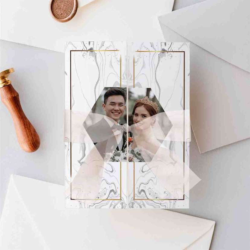 Undangan Pernikahan Lipat Tiga Marble Gold Desain Mewah & Modern untuk Hari Bahagia - Image 1